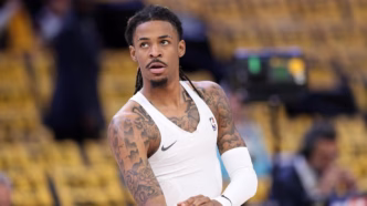 Ja Morant em ação pelo Memphis Grizzlies, em destaque após sofrer lesão no tornozelo.