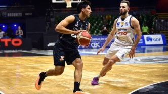 KTO Minas em quadra durante partida do torneio de abertura do NBB