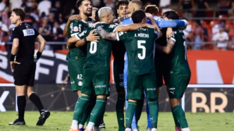 Jogadores do Palmeiras comemoram gol contra o São Paulo