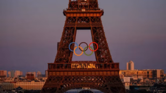 Olimpíadas de Paris, com logo do COI em destaque.