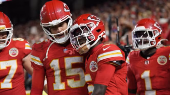 Patrick Mahomes, quarterback do Kansas City Chiefs, em ação.