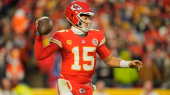 Patrick Mahomes, quarterback do Kansas City Chiefs, em ação.