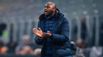 Patrick Vieira, técnico do Genoa, em foto posada.