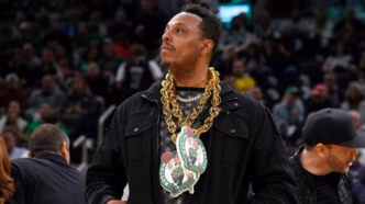Paul Pierce em ação durante um jogo da NBA.