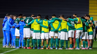 Time sub-17 do Palmeiras em campo em 2025, em jogo válido pelo Campeonato Paulista.