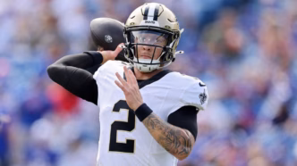Spencer Rattler em ação pela NFL, com foco na sua performance ofensiva para os New Orleans Saints.