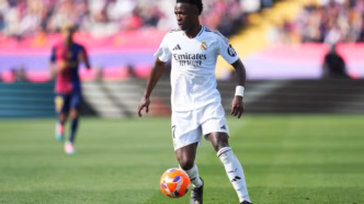 Vini Jr em ação pelo El Clásico, partida entre Real Madrid e Barcelona.