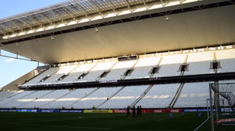 Neo Química Arena, palco da partida entre Corinthians e Mirassol, com o texto "Neo Química Arena, estádio do Corinthians"
