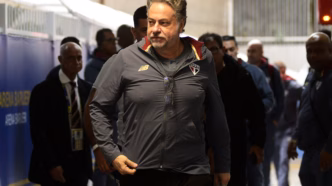 Presidente do São Paulo, Julio Casares, em evento do clube, em meio a dificuldades financeiras.
