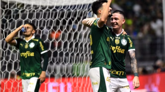 Aníbal Moreno e Flaco López comemoram gol pelo Palmeiras.