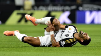 Hulk em campo durante a partida entre Corinthians e Atlético-MG pelo Campeonato Brasileiro.