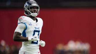 Calvin Ridley, recebedor do Tennessee Titans em ação.