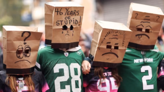 Torcedor do New York Jets com semblante triste.
