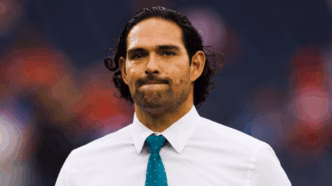 Ex-quarterback Mark Sanchez em declarações à imprensa.