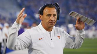Steve Sarkisian, técnico do Texas Longhorns, em um jogo.
