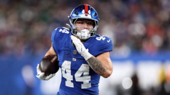 Cam Skattebo, running back dos New York Giants, durante a partida contra o Philadelphia Eagles.