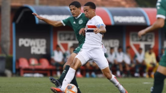 Jogadores do São Paulo comemoram gol contra o Guarani na semifinal do Paulistão Sub-20.