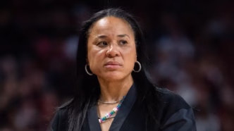 Dawn Staley em entrevista sobre oportunidades para técnicas na NBA.