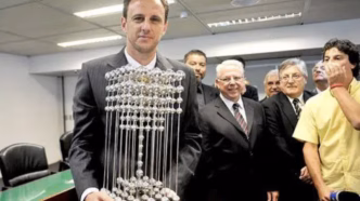 Taça das Bolinhas em posse do São Paulo após decisão judicial.