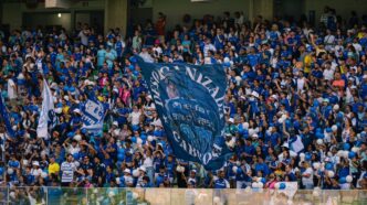 Torcida do Cruzeiro presente no estádio.