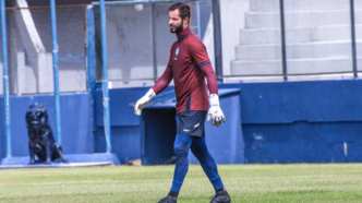 Marcelo Rangel, goleiro do Remo, em ação em uma partida.
