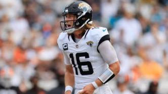 Trevor Lawrence em ação pelos Jacksonville Jaguars.