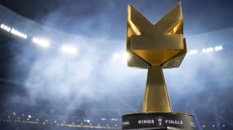 Troféu da Kings League Brasil em evento no Rio de Janeiro.
