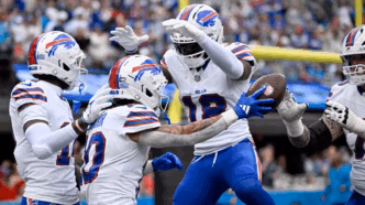 Dion Dawkins e A'Shawn Robinson — foto ilustrativa