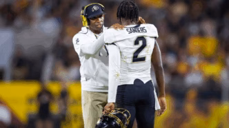 Shedeur Sanders, quarterback do Colorado Buffaloes, em treinamento.