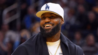 LeBron James durante um jogo dos Lakers.