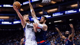Keegan Murray durante uma partida do Kings, ala importante da equipe.