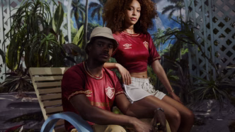 Nova terceira camisa grená do Fluminense com detalhes dourados da Umbro.