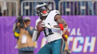 AJ Brown, wide receiver do Philadelphia Eagles, comemorando um touchdown.