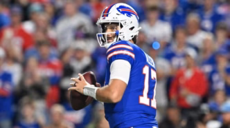 Josh Allen, quarterback dos Buffalo Bills, em ação.