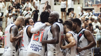 Vasco em quadra durante partida de basquete pelo NBB.