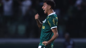 Vitor Reis em ação pelo Girona, destacando sua performance na La Liga.