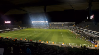 Santos em campo contra o São Paulo na Vila Belmiro