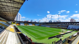 Estádio Heriberto Hülse, palco do duelo entre Criciúma e Goiás pela Série B.