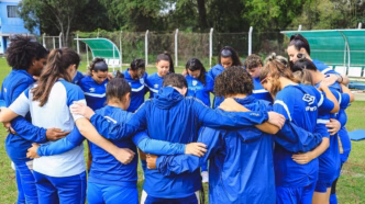 Atletas da Avaí/Kindermann em treino, mostrando a equipe em atividade.
