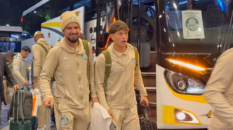 Jogadores do Palmeiras Flaco López e Giay chegam a Quito para a semifinal da Libertadores.