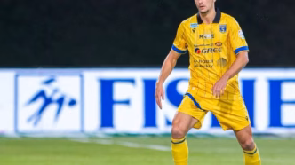 Andrei Girotto em ação pelo Al-Taawoun, clube saudita que lidera a Liga Saudita.