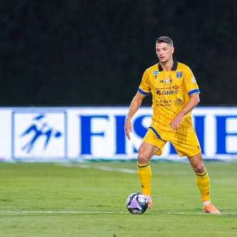 Andrei Girotto em ação pelo Al-Taawoun, clube saudita que lidera a Liga Saudita.